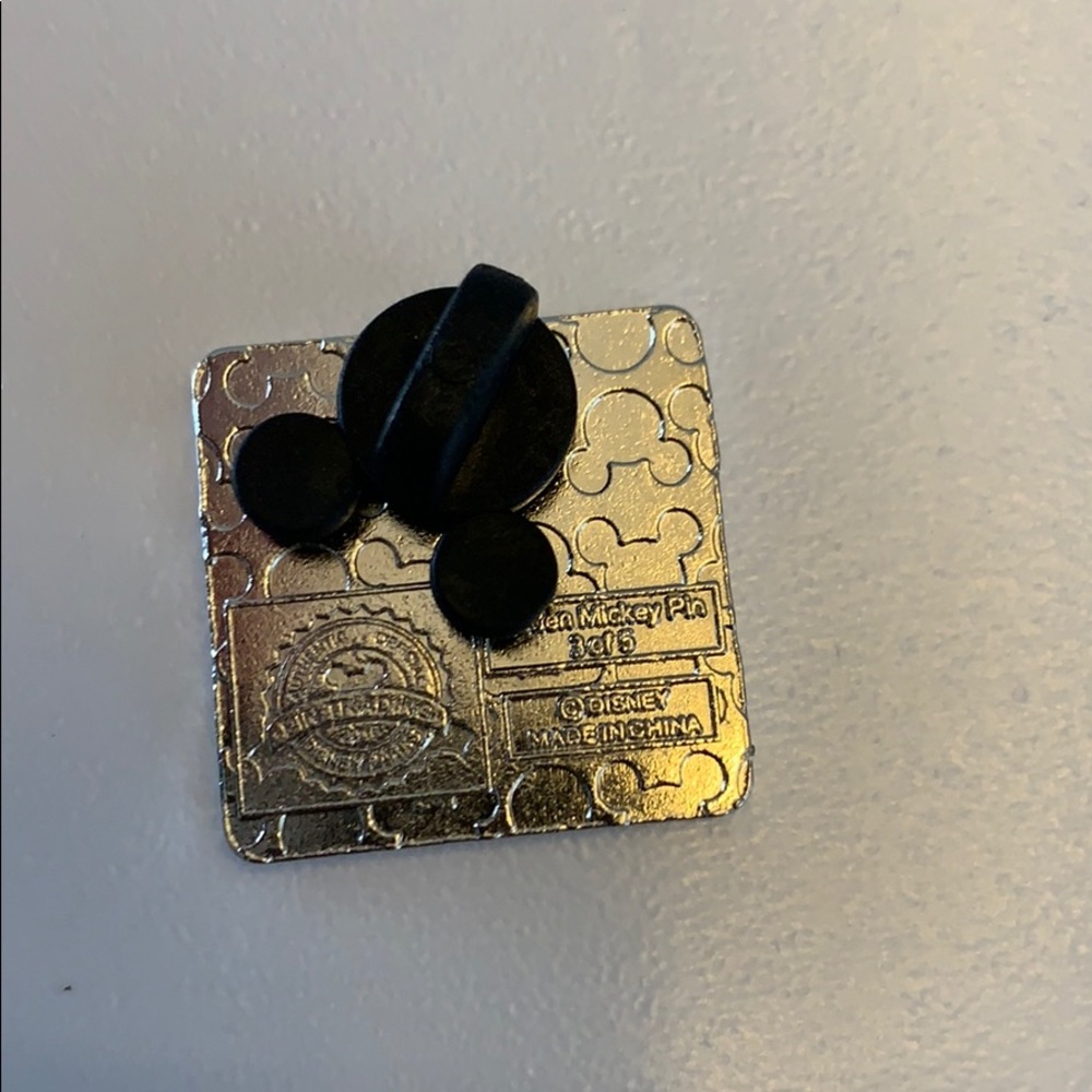 Disney Trading Pin - Picture 2 of 2